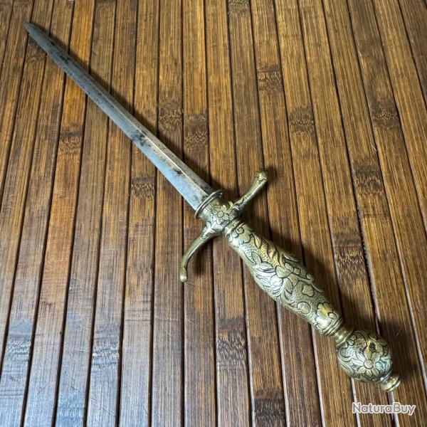 BELLE DAGUE XVlll �me MANCHE BRONZE CISEL�