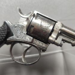 Revolver British bulldog de luxe, cal 320 num&eacute;rot&eacute; 8221