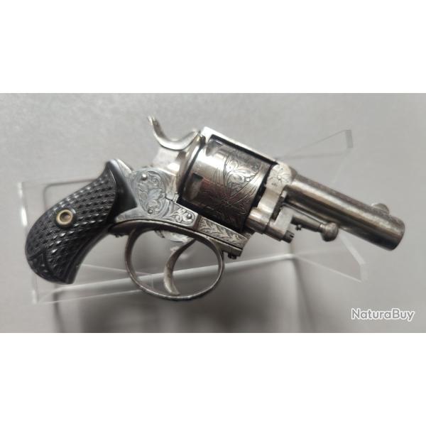 Revolver British bulldog de luxe, cal 320 num�rot� 8221