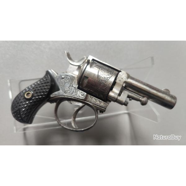Revolver British bulldog de luxe, cal 320 num�rot� 8221