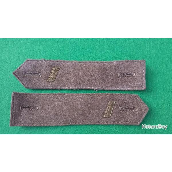 Lot de deux pattes d'�paule au grade de 1� Classe-Arm�e Fran�aise ann�e 50 4a.