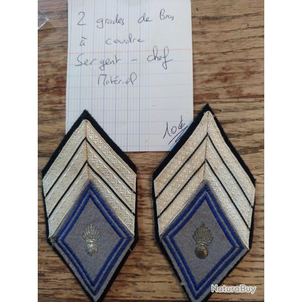 Deux grade de bras � coudre sergent-chef mat�riel