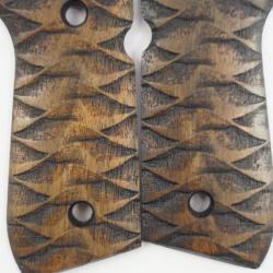 Plaquette Beretta 92 grav&eacute; montagne/vague