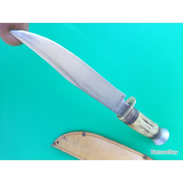 COUTEAU  SCOUT  LAME BOWIE  AVEC SON FOURREAU CUIR   .  LAME QUALITE  .