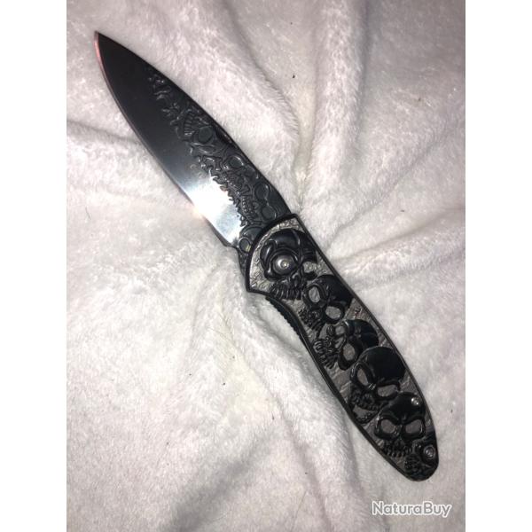 Couteau pliant noir et gris t�te de mort 11cm