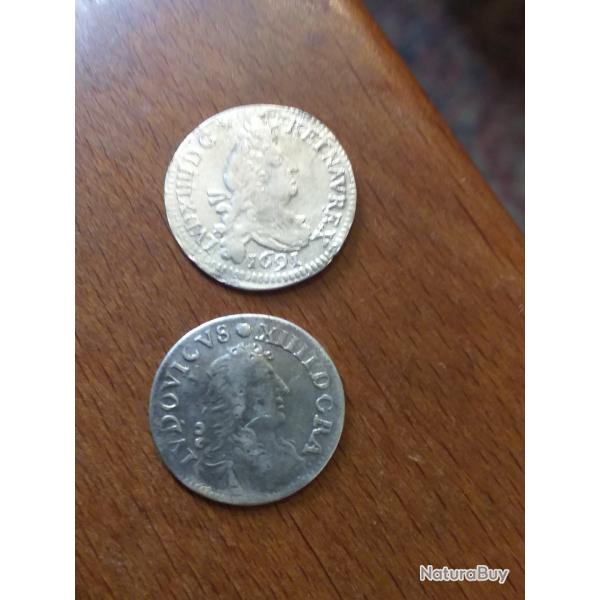 Lots monnaies Louis 14 argent comprenant une 4 sols dit aux traitants et une aux 2 L couronn�es