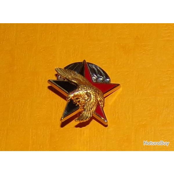 Centre d'Entra�nement R�serves Para, dos guilloch� dor� , aigle dor� sur �toile noire et rouge � 5 b