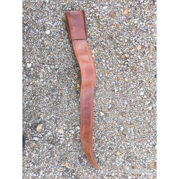 fourreau cuir fauve ancien d'occasion pour machette lame de 5cm de large 80cm de long