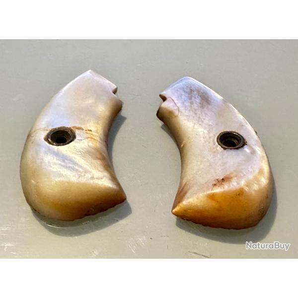 Plaquettes de crosse Bulldog en nacre �paisse