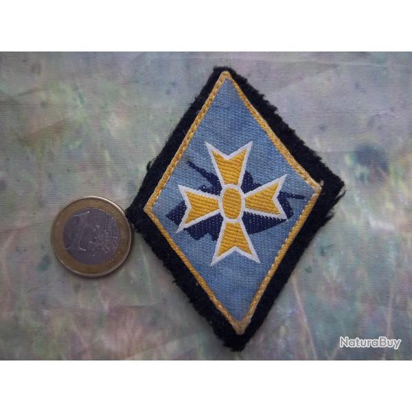 1 �re division blind�e �cusson militaire mod�le � crochets insigne