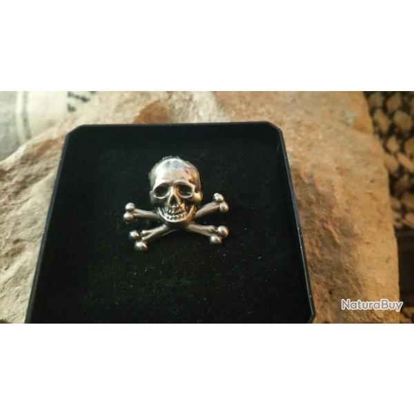 T�te de mort - Hauteur : 25 mm Largeur : 20 mm