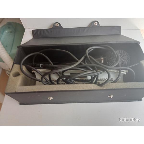 micro realistic dans a boite d'origine