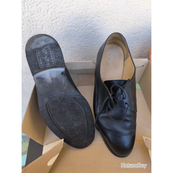 Chaussure militaire basse noire en cuir