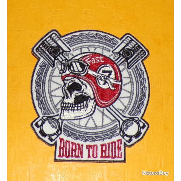 TISSU PATCH : BORN TO RIDE  , DIAMETRE 9 CM , BON ETAT VOIR PHOTOS . POUR TOUT RENSEIGNEMENT ME CON