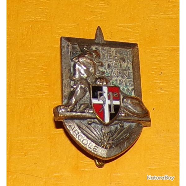 51� R�giment d'Infanterie, �cu �mail, dos guilloch� embouti ,�cu argent� lion tenant �cu noir rouge