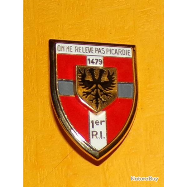 1� R�giment d'Infanterie, �cu, attache type PIN'S , �cu rouge � une croix blanche charg�e d'un �cu �