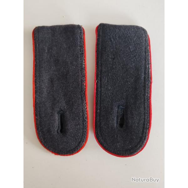 PAIRE DE PATTES D �PAULE BUNDESWEHR , LISER� ROUGE