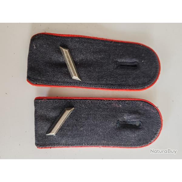 PAIRE DE PATTES D �PAULE BUNDESWEHR , LISER� ROUGE, MOD�LE 2