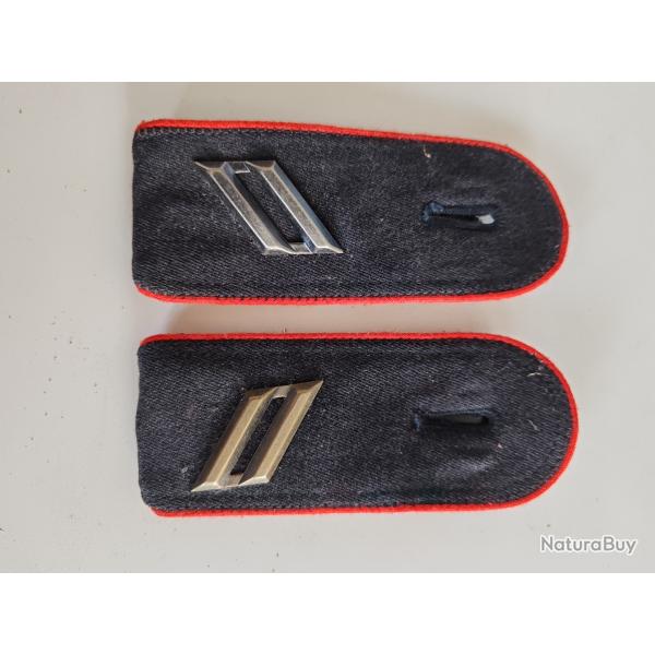 PAIRE DE PATTES D �PAULE BUNDESWEHR , LISER� ROUGE, MOD�LE 3