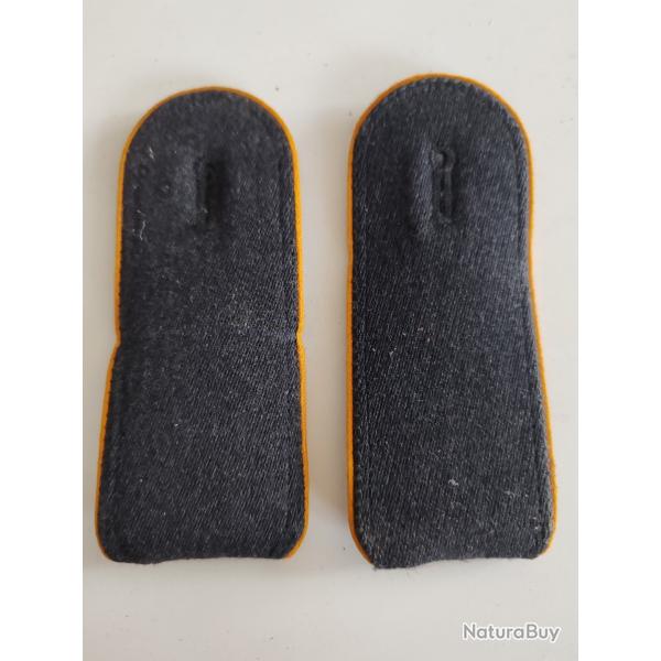 PAIRE DE PATTES D �PAULE BUNDESWEHR , LISER� JAUNE