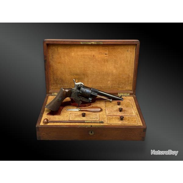 Coffret contenant un REVOLVER LEFAUCHEUX FINITION LUXE Belgique-XIXme sicle.