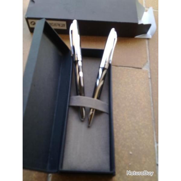 1 parure de 2 stylos chro/noir/ m�tal neuf avec sa boite  Marque picolen mitsubishi
