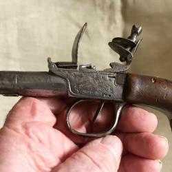 Tr&egrave;s beau pistolet &agrave; silex de voyage - fin XVIII i&egrave;me
