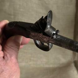 Tr&egrave;s beau pistolet &agrave; silex de voyage - fin XVIII i&egrave;me