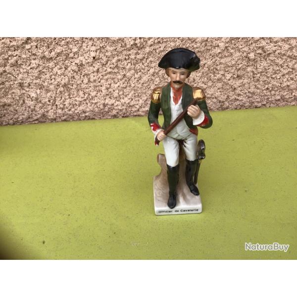 VENDU PAR LE-CUIRASSIER BELLE FA�ENCE MILITAIRE ANCIENNE REPR�SENTANT UN OFFICIER DE CAVALERIE