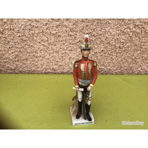 VENDU PAR LE-CUIRASSIER BELLE FA�ENCE ANCIENNE REPR�SENTANT UN SOLDAT NAPOL�ONIEN OFFICIER HUSSARDS