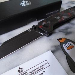 Couteau QSP Penguin V2 Sheepfoot Acier D2 Manche Carbone Rouge S&eacute;curit&eacute; Liner Lock QS130V2F2