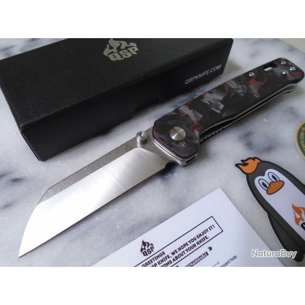 Couteau QSP Penguin V2 Sheepfoot Acier D2 Satin Manche Carbone Rouge Liner Lock QS130V2F1