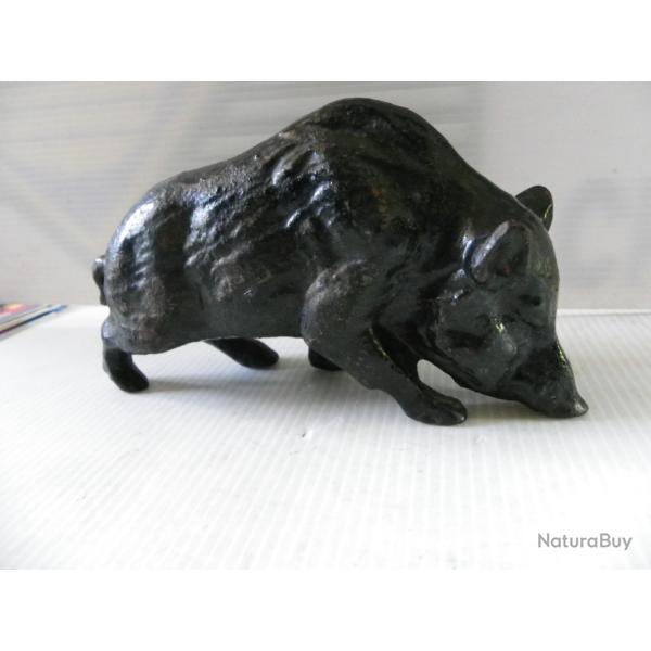 statuette de sanglier en fonte ancienne patine noire abim�e mais � son charme 17 cm 1kg870