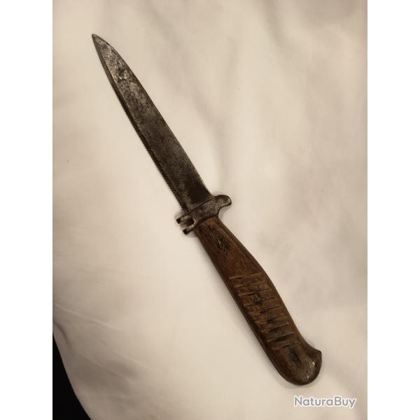 tr�s rare couteau de botte de combat � dent de scie allemand 14/18