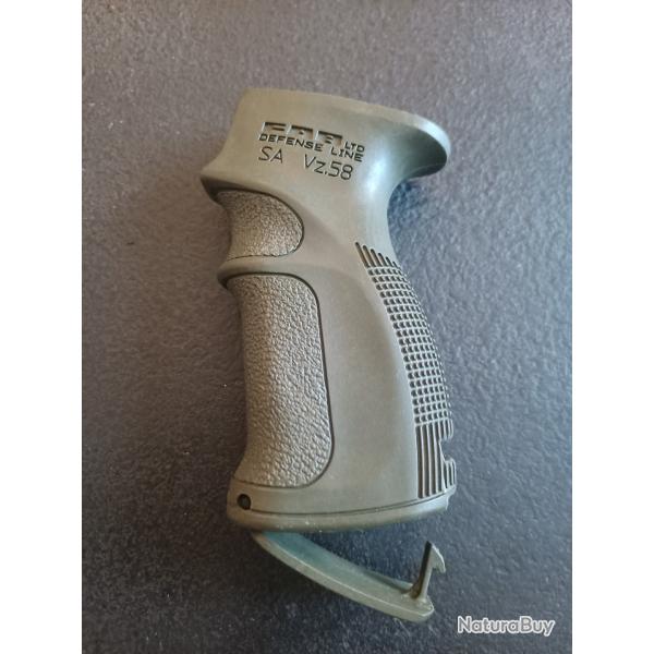 Poign�e pour VZ 58 FAB D�fense tr�s bon �tat ( valeur neuve+- 30 euros)
