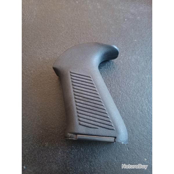 Poign�e original pour M 16 tr�s propre comme neuve noir avec entretoise