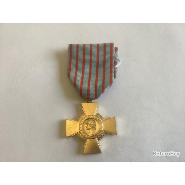 Croix du Combattant - France (1930) - poin�onn�e corne d'abondance