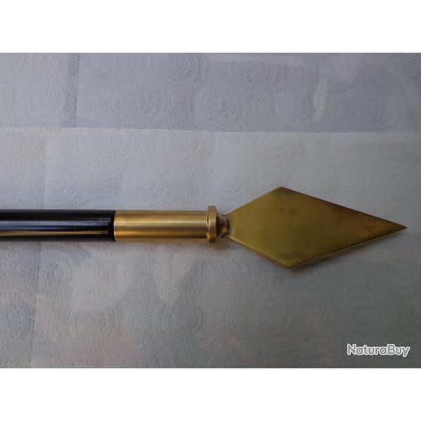 PORTE FANION POINTE PLATE LAITON ET MANCHE LACQU� NOIR LONGUEUR 623mm  - Z03