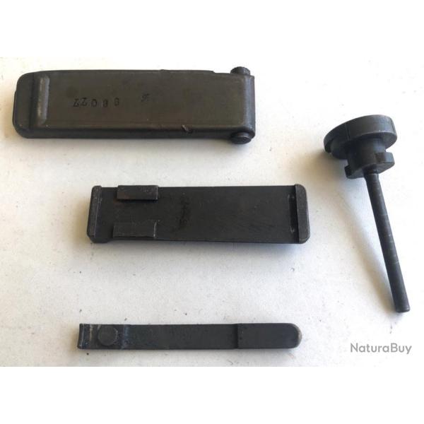 Lot de 4 pi�ces de MAS 36, planchette, porte de magasin, extracteur, et bouchon de culasse