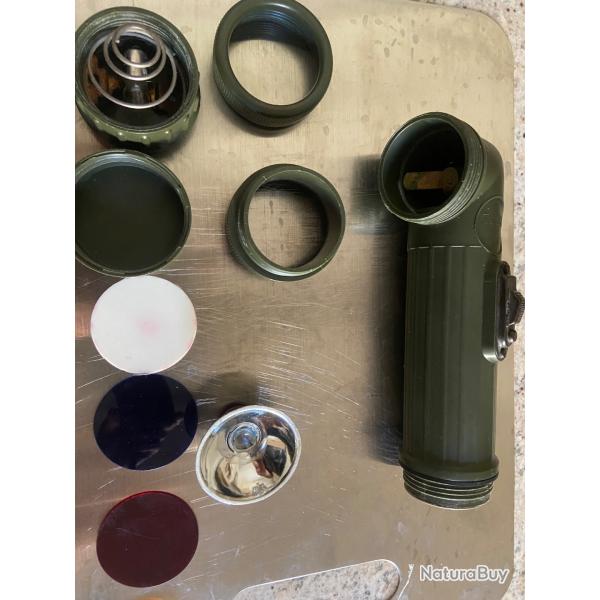 LAMPE MILITAIRE FR TL 122 (POUR PI�CES)