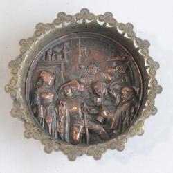 Médaillon Bas relief cuivre Taverne Joueurs de cartes XIXe siècle