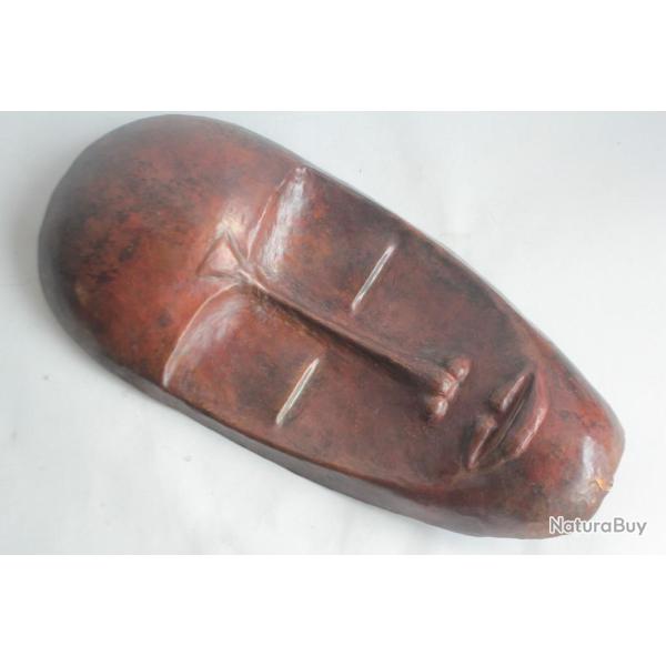 Masque mural africain cuivre martel�