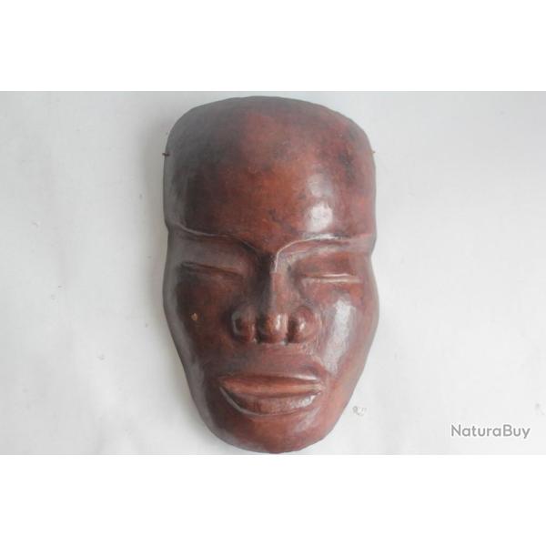 Masque mural africain cuivre martel�
