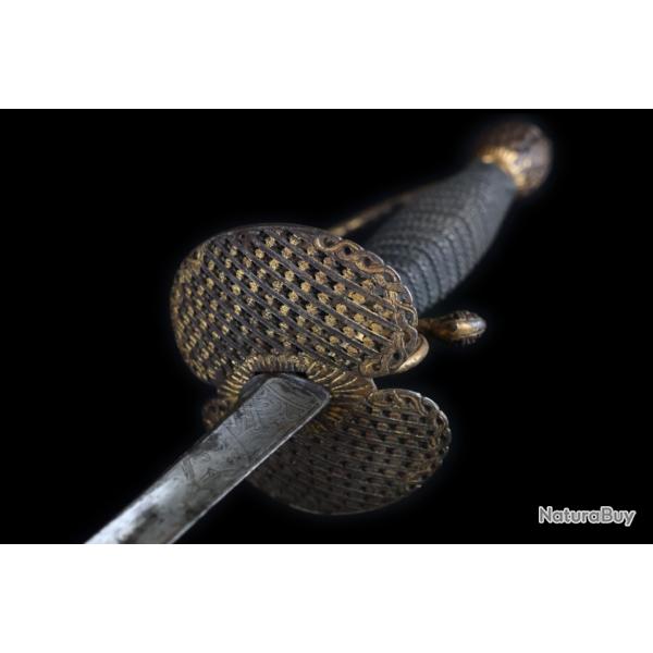 N23 - Epe de cour d'acier dor perfore avec sa dragonne