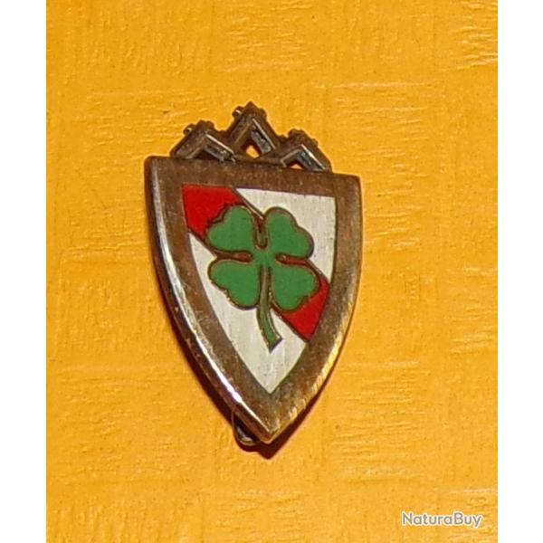 153� R�giment d'Infanterie, dos guilloch�, bol�ro grav� , �cu argent� � fond blanc charg� d'une band