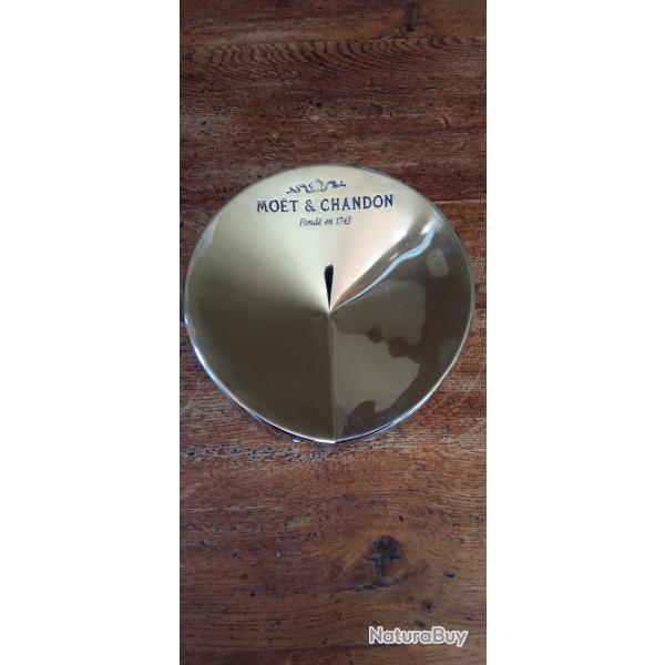Cendrier publicitaire Mo�t & Chandon m�tal argent� 20cm de diam�tre ( �tat neuf )