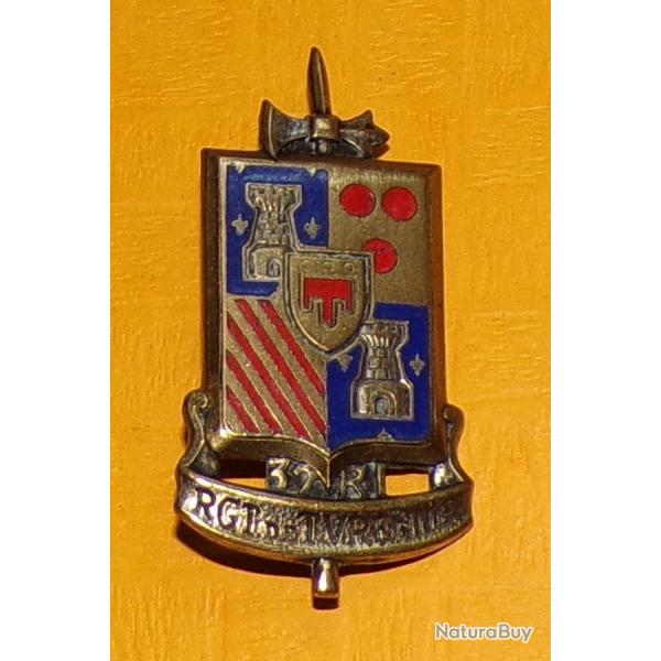 37� R�giment d'Infanterie, �mail, embouti, dos guilloch� irr�gulier , �cu dor� avec 2 tours argent�e