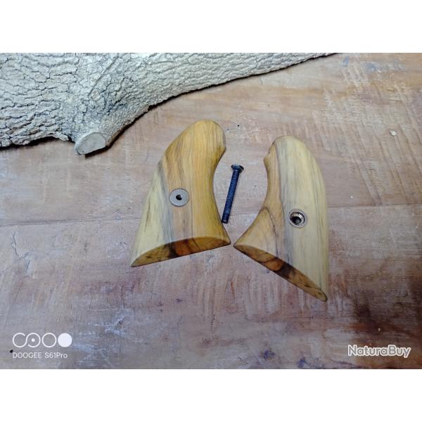 plaquettes crosse 1858 Uberti cal. 36 en buis