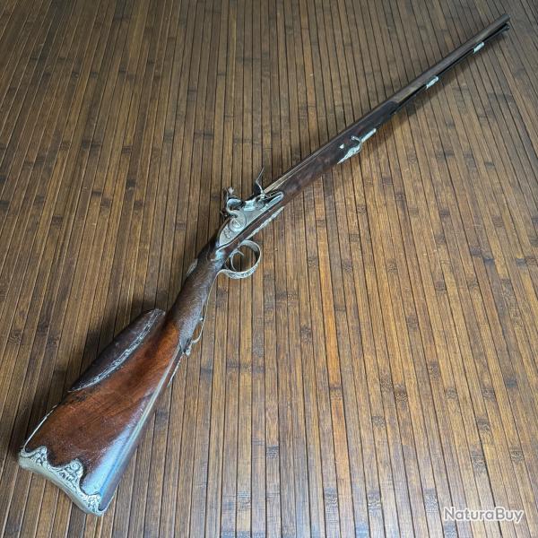 SUPERBE FUSIL A SILEX JUXTAPOS�S DE LUXE GARNITURES EN ARGENT MASSIF SCULPT� SIGN� SOVICHE LE CADET.