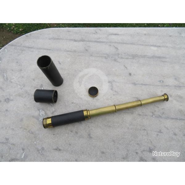 Ancienne longue vue de marine t�lescopique en laiton gain� de cuir avec son �tui de rangement (XIX�)